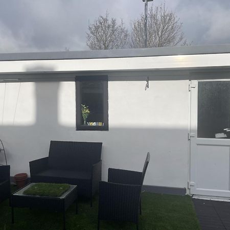 Beautiful Place To Live Near Heathrow Windsor Legoland & Free Parking Onsite 伯恩汉 外观 照片